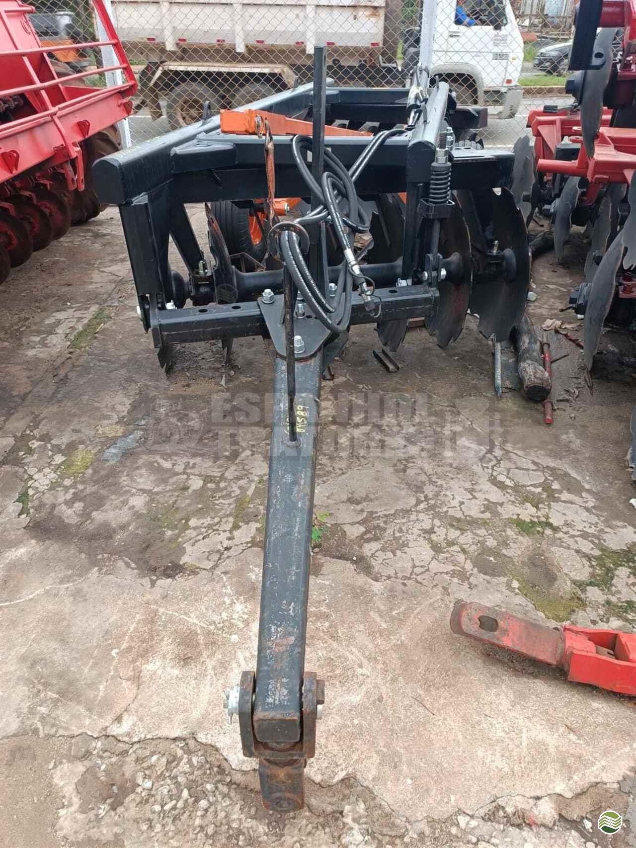 IMPLEMENTOS AGRICOLAS GRADE INTERMEDIÁRIA INTERMEDIÁRIA 14 DISCOS Espanhol Tratores GOIANIA GOIAS GO